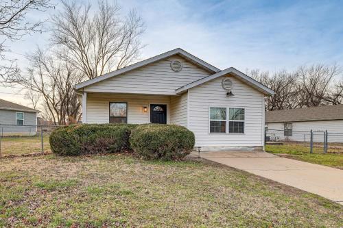 Visit Route 66! Pet-Friendly Joplin Gem w/Yard