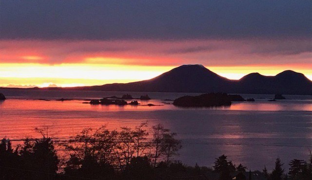 Wake up to a Volcano view!