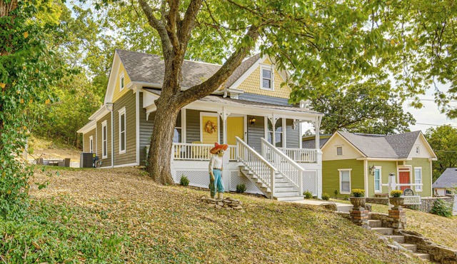 Walk Downtown: Historic Home in Excelsior Springs