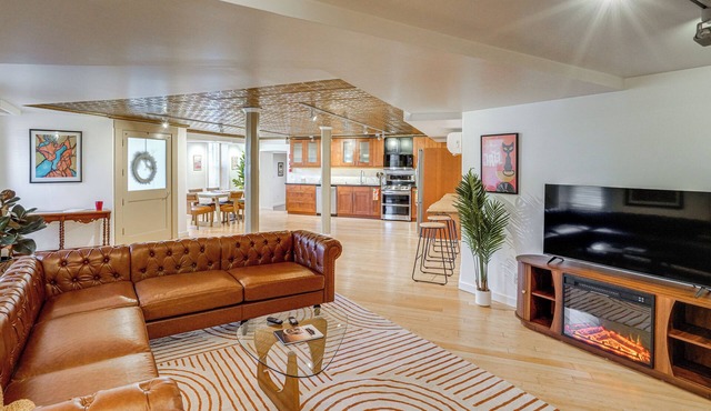 Walk to Athens Riverfront Park! Modern-Retro Apt