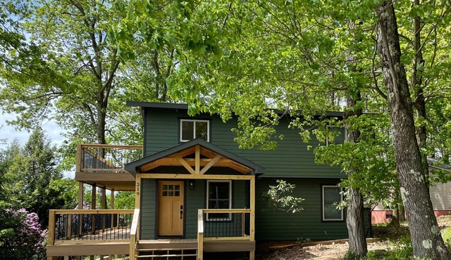 Walk to lake, enjoy this lake-view home! Hiking nearby.