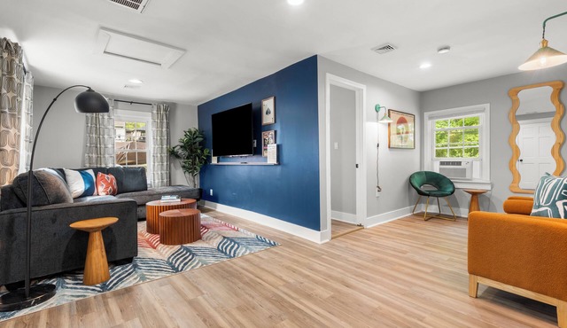 Walk to Mohegan!0.5Mi-Modern 3BR Home Getaway