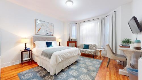 Walk to Restaurants, Shopping, near BU and Hosp