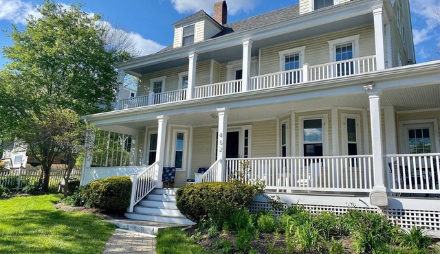 Walk to the beach - Beautiful home in York Harbor!