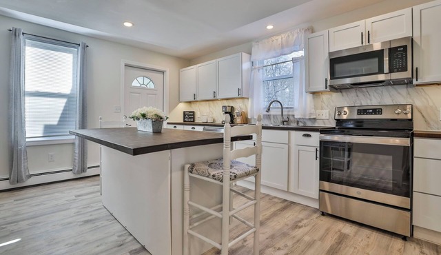 Walk to Tuscan Village | Modern 4bd Farmhouse