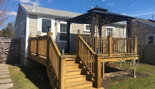 Walking distance to Private Beach! Charming Cottage North of Cape Cod.