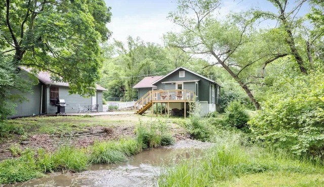 Waterfall Garden Cottage Lux Beds 5 Min. 2 DT KCMO