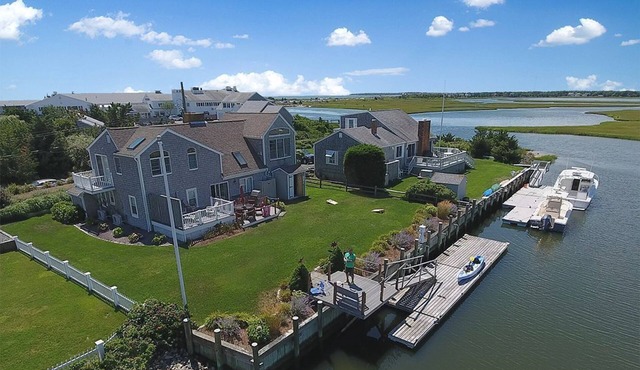 Waterfront and Beach! Private Dock to Kayak, Fish or Boat the Cape and Islands!