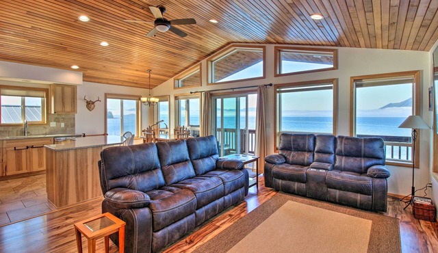 Waterfront Apt w/Mtn View, Walk Into Town!