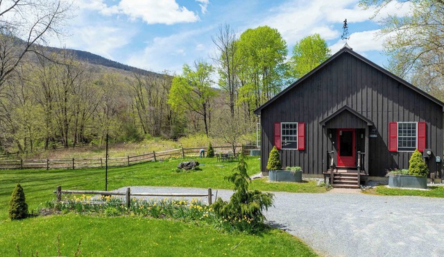 Waterfront Battenkill Cottage Retreat