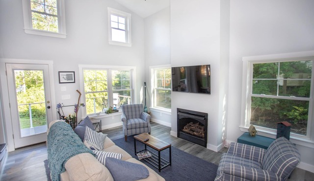 Waterfront Coastal Cottage in Kennebunk, Maine