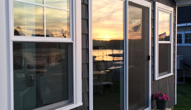 Waterfront Cottage, Blue Chair Bungalow, minutes from the beach