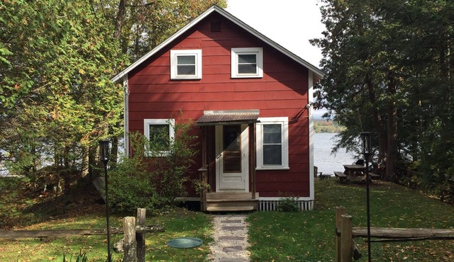 Waterfront Cottage Lake Salem.