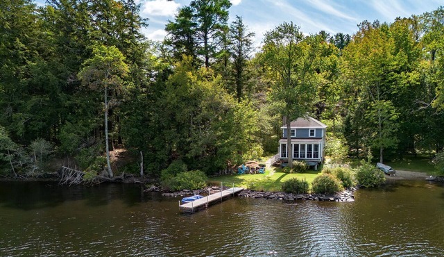 Waterfront Cottage Retreat By Evergreen Home