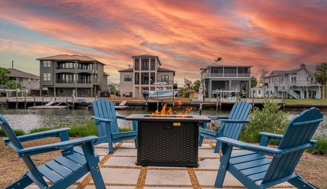 Waterfront Escape | Hot Tub, Kayaks & Fire Pit in Hernando Beach