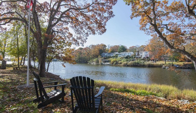 Waterfront Holiday Vacation Villa New England - 2 min from Ocean W/fireplace