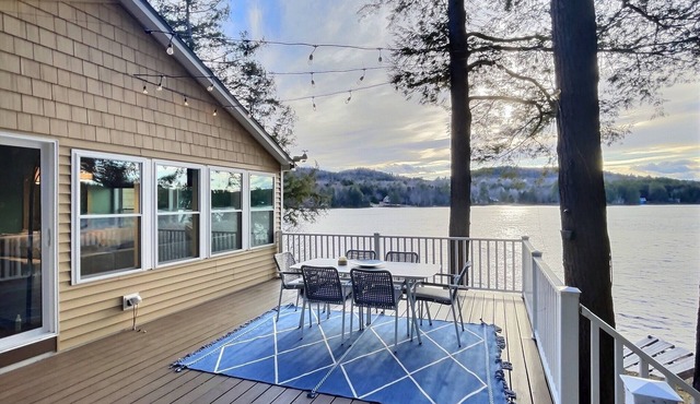 Waterfront lake house, Wood stove & Private beach, Solo Bonfire pit