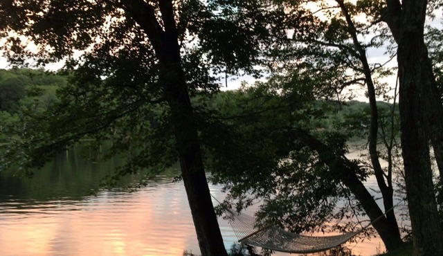 Waterfront modern oasis under 2 hours from NYC. Lots to enjoy summer and fall!