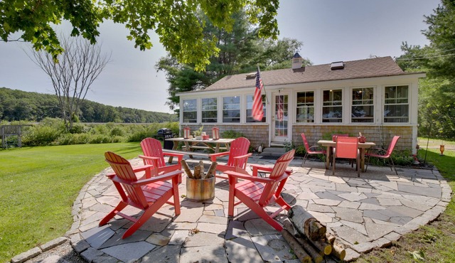 Waterfront Nobleboro Cottage w/Kayaks & Boat Dock