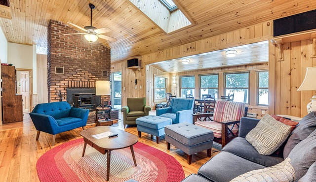 Waterfront North Hero Home w/Screened Porch