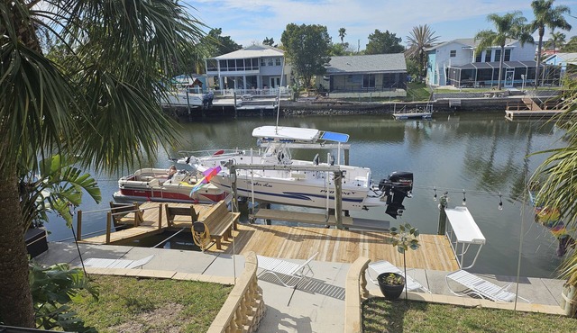 Waterfront Paradise ☼ Paddle to Gulf ☼ Resistance Swimming Spa in Hernando Beach