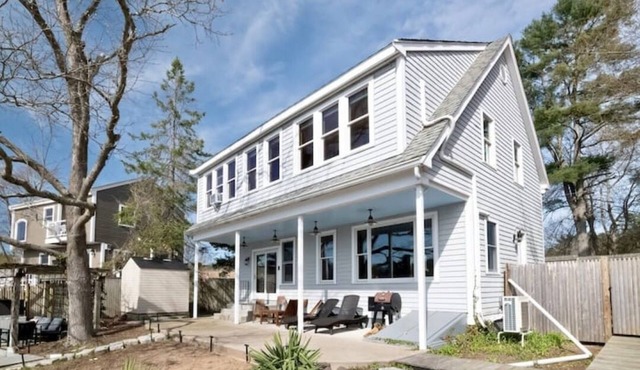 Waterfront Pond House – Private & Peaceful Getaway