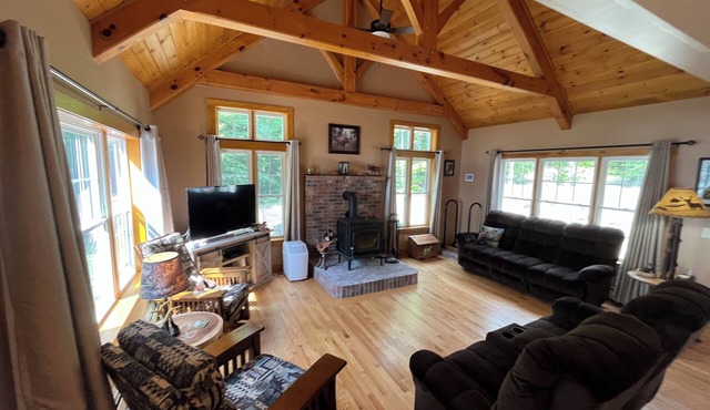 Waterfront private quiet family home, 15 min from Lake Winnipesaukee