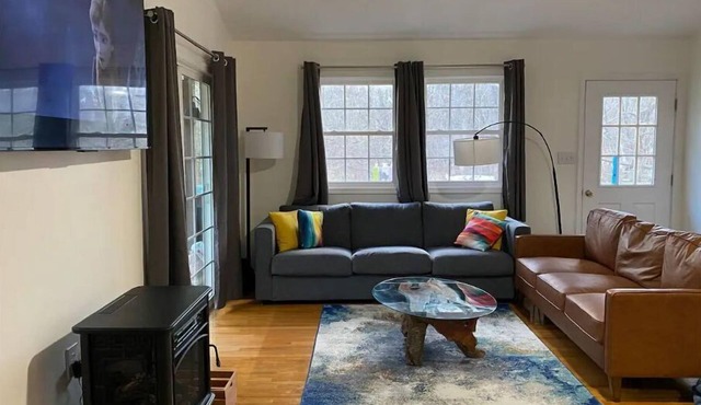 Waterfront, Walk to River, Fast Wifi, Fireplace