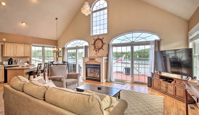Waterside Haven on Milton Pond w/Deck & Boat Dock