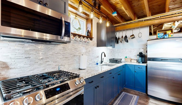 Waterside retreat with streaming, grill, open layout, full kitchen, & W/D