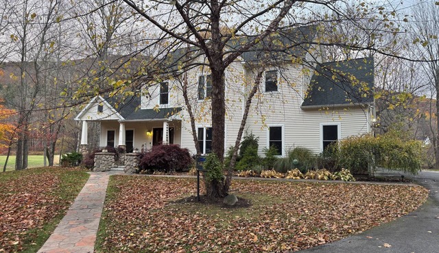 Welcome to Mountain View Manor in scenic Arlington, Vermont