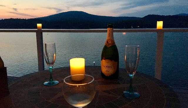 Welcome to our Lakehouse-nestled just steps away from pristine Merrymeeting Lake