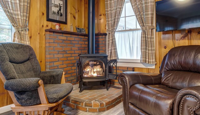 Welcome to Stuart Cottage- comfy, clean, and convenient!