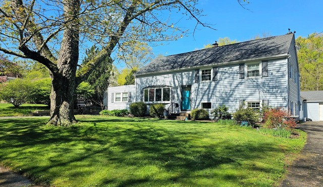 Welcoming 5-BD/3-BA house with AC, POOL, & PRIVATE YARD in charming Wallingford