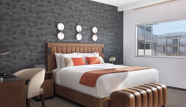 Welcoming Desert Room Offering Stunning Views & Refreshing Outdoor Pool