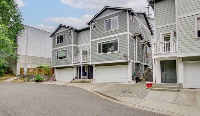 WFH-Friendly Townhome Rental Near Ferry in Everett in Everett