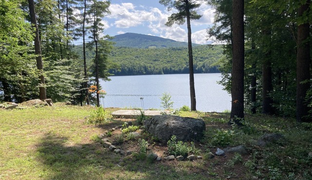 Where the Mountain meets the Lake. Lakefront cottage, views of Mount Kearsarge!
