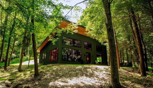 Whiskey Lounge - AQUY Valley Rentals