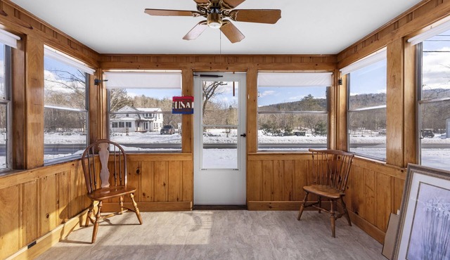 White Mountain Escape-All Season Family and Kids Friendly Vacation House
