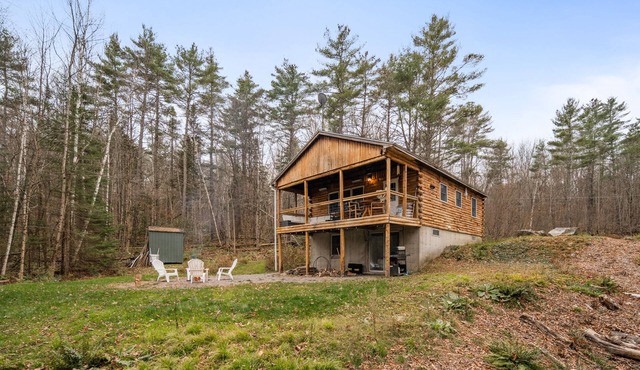 White Mountains - Cozy cabin by the lake with fire pit.