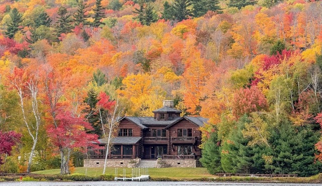 White Mountains - Magnificent & Private Lakefront Lodge