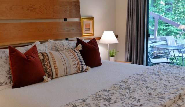 Windfall @ Quechee Club VT: Cozy Updated Condo A/C, Fireplace -Ski -Golf -Renew