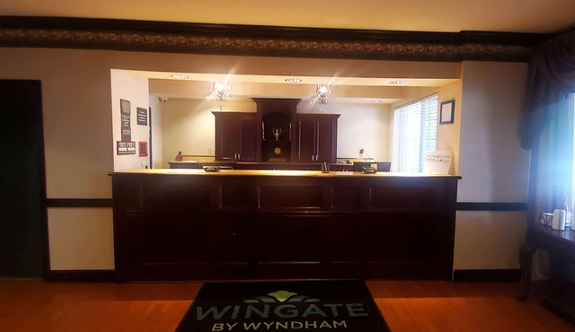 Wingate Suites by Wyndham Youngstown - Austintown