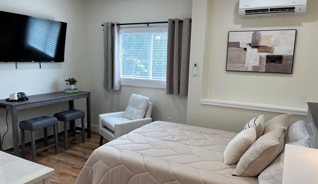 Winney Hill Studios #6 of 8 Studios - Full Renovation, 1 mile to ASV