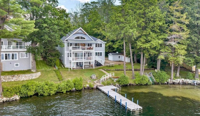 Winnie Waterfront - Beautiful Lakefront Home! sandy water, Close to Gunstock!