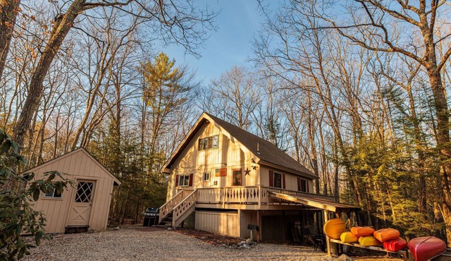 Winnipesaukee Cabin w beach/boat ramp access- .75 mile to the lake!