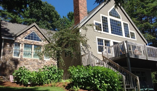 Winnipesaukee Waterfront Home in Superb Location
