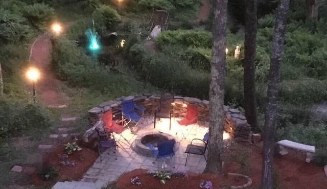 Winter Getaway Near Portsmouth w/Hottub, Theater