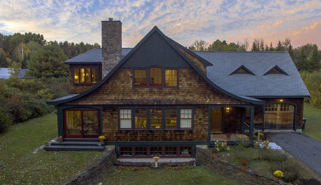 *Winter Special* Lovely Home on Golden Hill