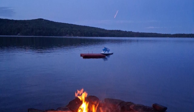Wonderful 2-bedroom cabin on Embden Lake